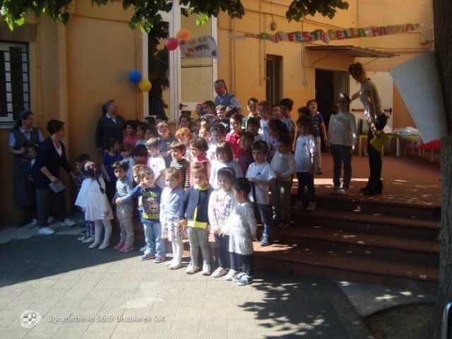 batch_swieto matki 6 maja 2016-przedszkole M.ss.Assunta na Primavalle w Rzymie (6)